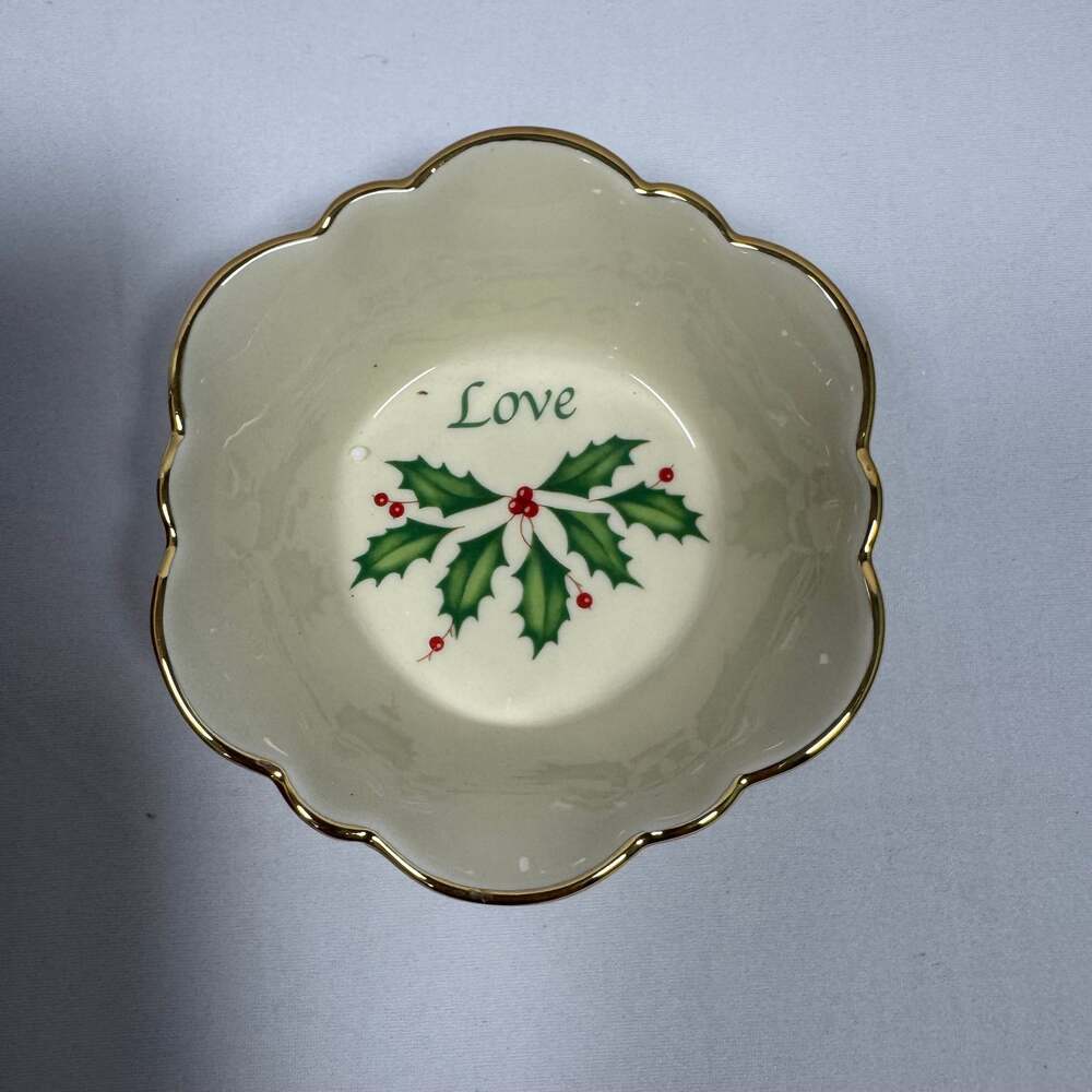 Lenox Holiday Love Round Fluted Candy Dish Bowl Holly Leaves Christmas Gilt 4.5"